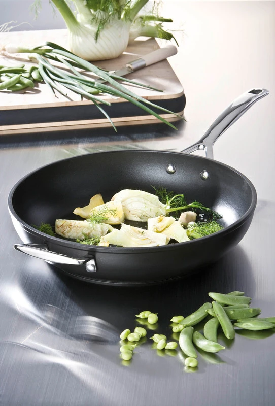 Le Creuset Sauteerpan Les Forgées TNS - ø 28 Cm / 3.2 Liter - Standaard Anti-aanbaklaag - Afbeelding 4